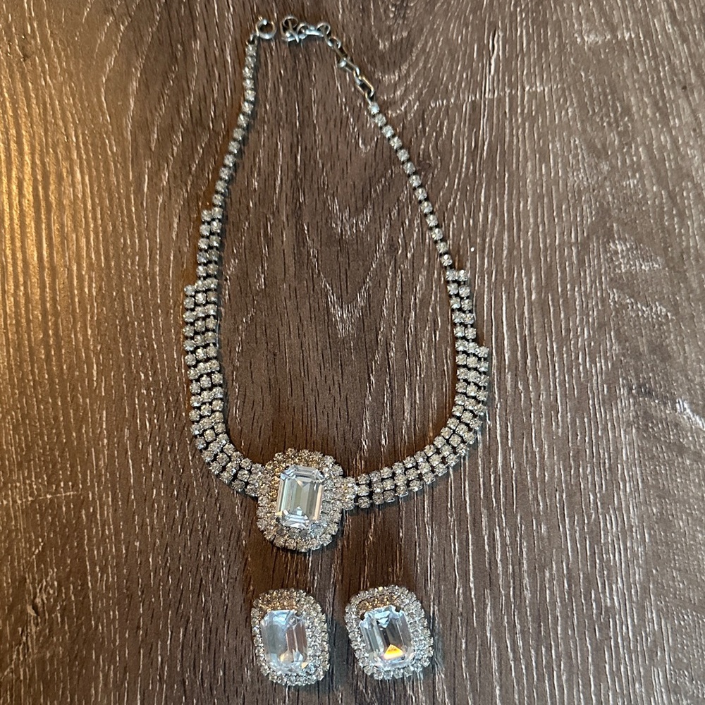 Elegant Silver Jewelry Set